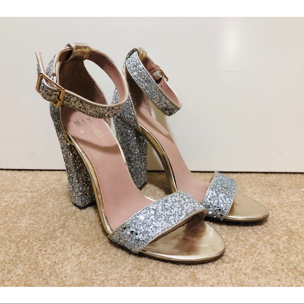 Perfect holiday heel!